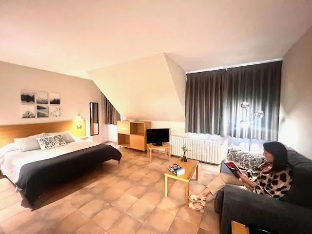 Aparthotel El Serch Andorra la Vella 3*,
