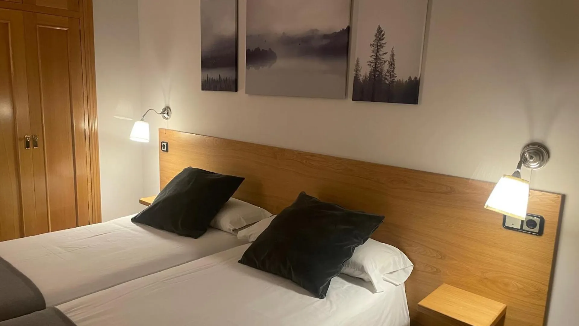 Aparthotel El Serch Andorra la Vella 3*,